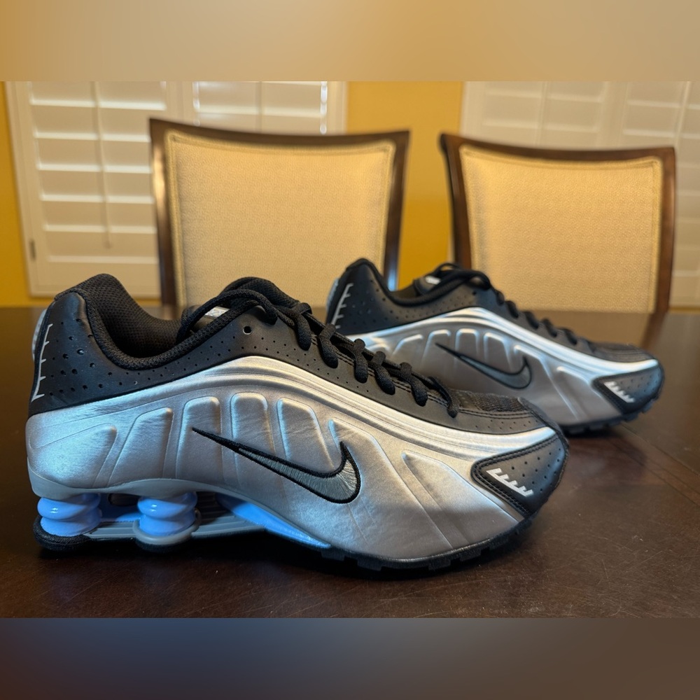 New Nike Shox R4 Silver Black Sneaker Shoes Size US 5.5Y / 7 W - Picture 2 of 12